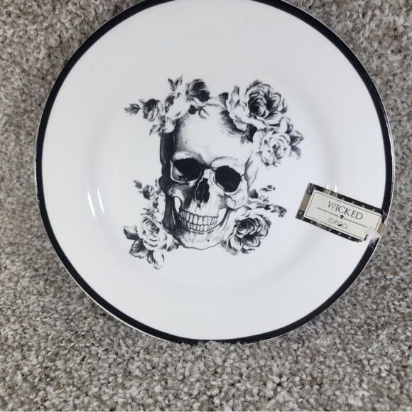 (1) Ciroa Wicked Skull W/ Roses Dinner Plate~Bone China 8 Inch NEW - Picture 11 of 11